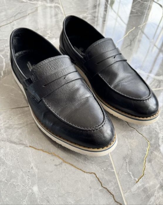 Продам классические туфли