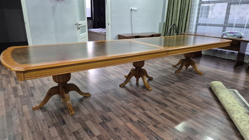 Стол 4м. Гостинный