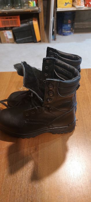 Продам берцы зимние размер 38.