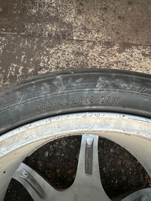 Продам 2 лиска с резиной R18