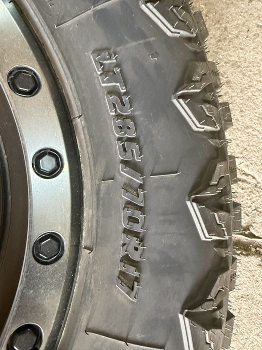Шины 285 70 R17  Radar Renegade RT