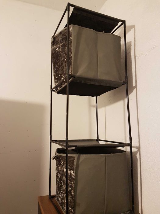 Етажерка с 2 плюшени кошници