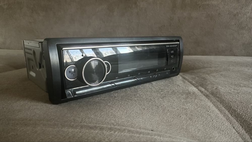 Магнитола на машину оригинал