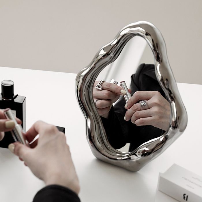 В наличии шикарное зеркало