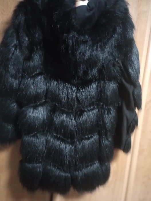 Blană neagra cu glugă