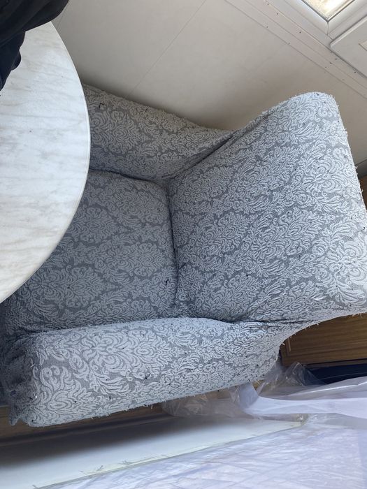 Диван с креслами.