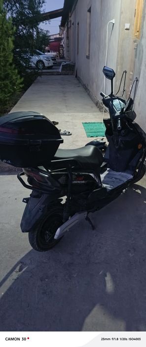 Elektron skuter moped