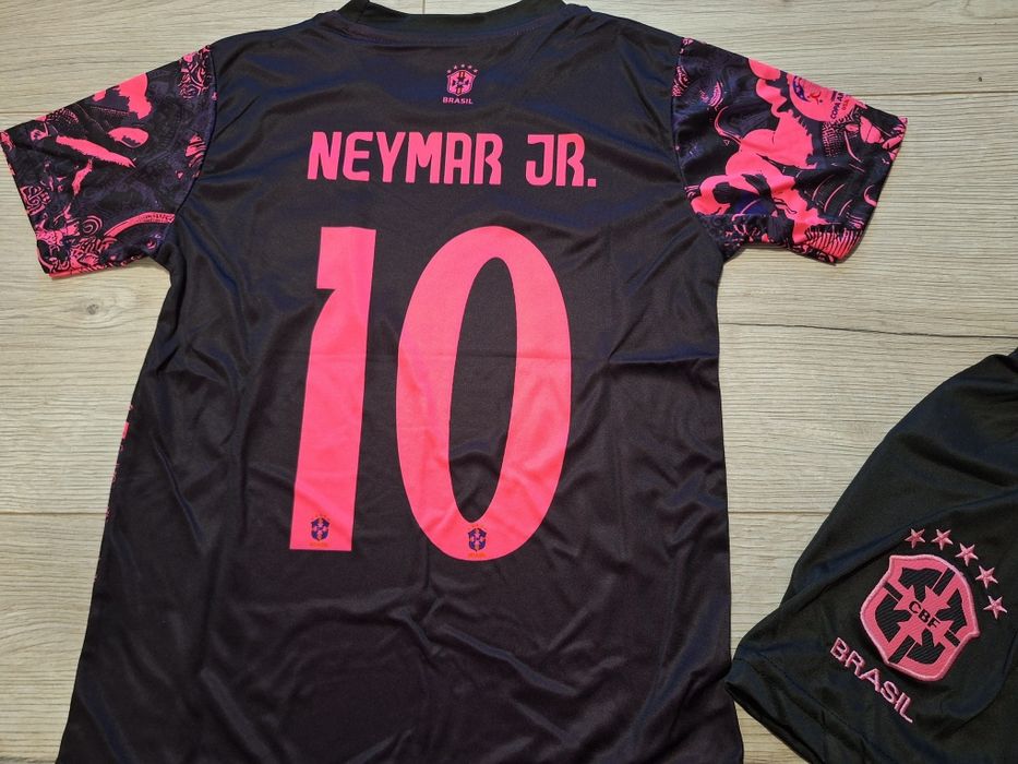 Детски флуоресцентен футболен екип на Неймар Бразилия !