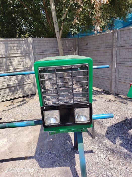 Kapotlar traktor kapot