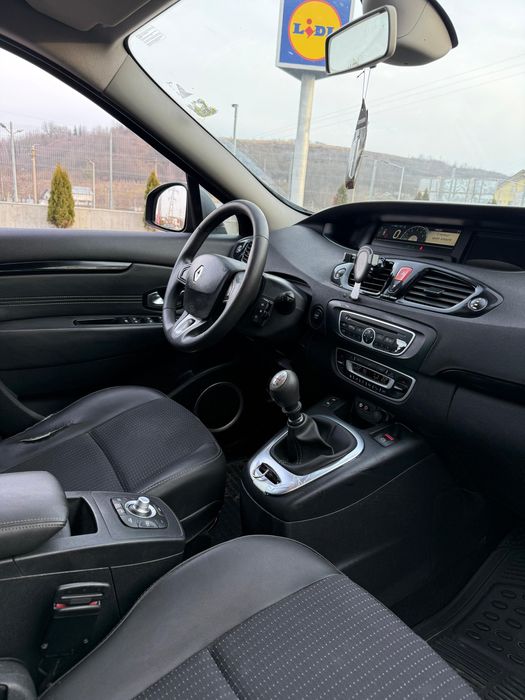 Vând Renault Grande Scenic