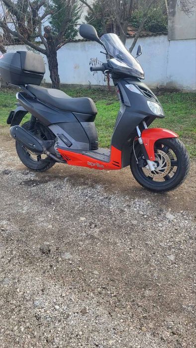 Aprilia Sportcity / SR Max 300cc – 22 к.с., автоматик, обслужен, 2014 г