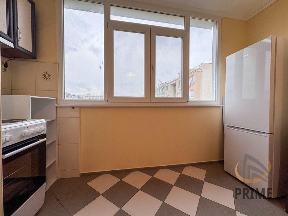 Дава се под наем Тристаен апартамент в Бургас, Изгрев - 80 кв.м за 510 € - Снимка #2