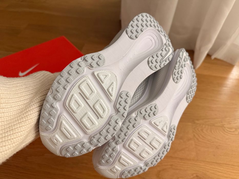 Nike Vomero 18 чисто нови маратонки 24,5 см