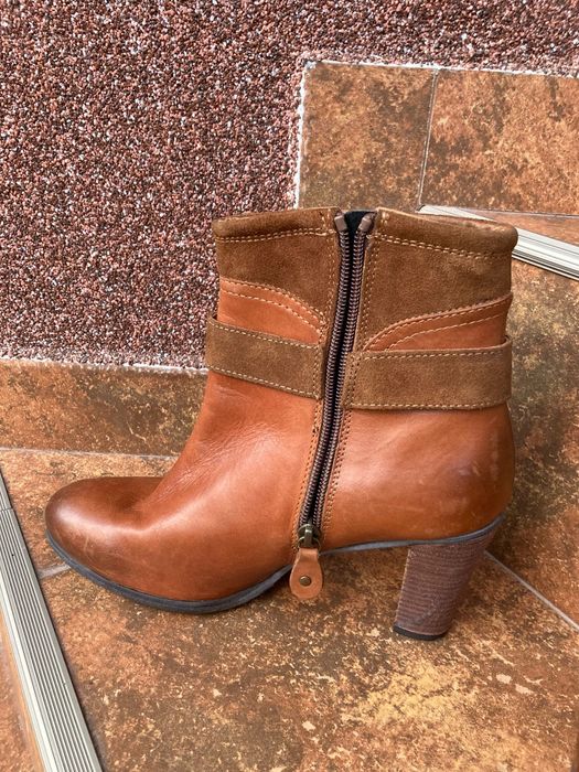 Botine maro cu toc din piele naturală Ravalle 40