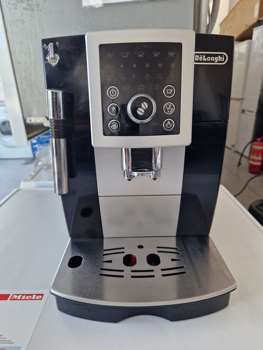 Кафе машина робот Delonghi Magnifica