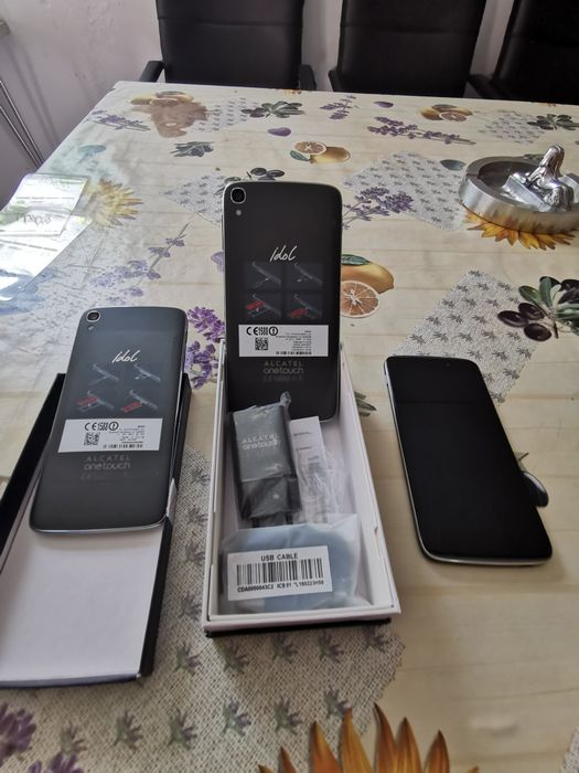 Vând telefoane noi