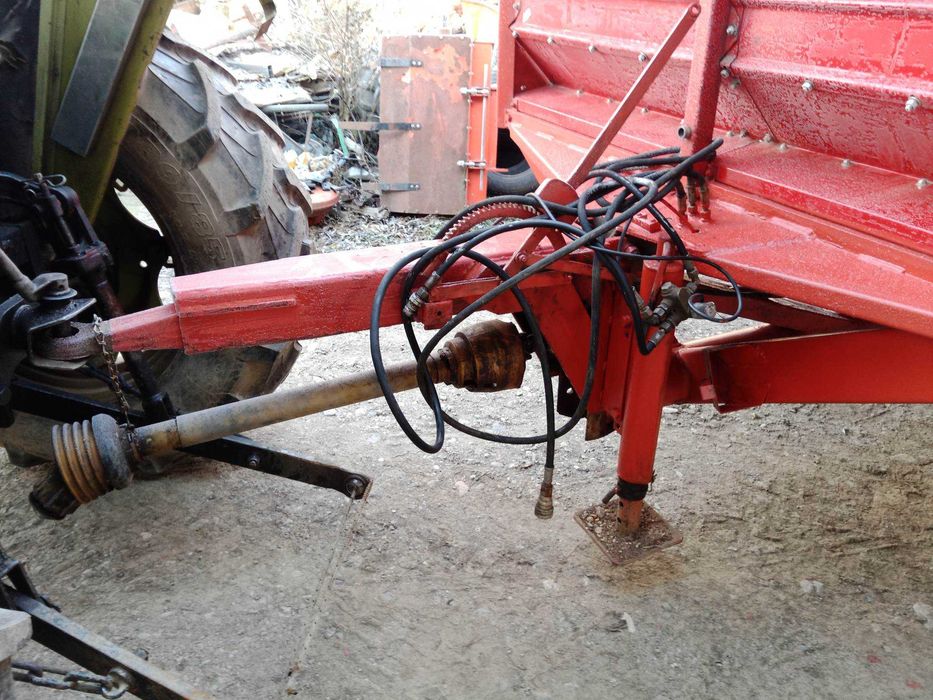 Remorca de împrăștiat gunoi