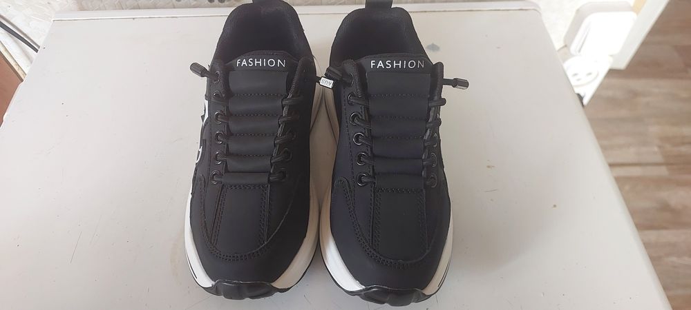 Кроссовки детские