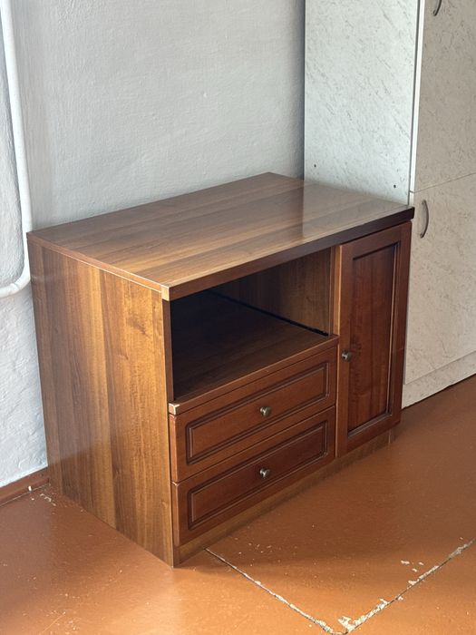 Продаю шефонер и тумбу