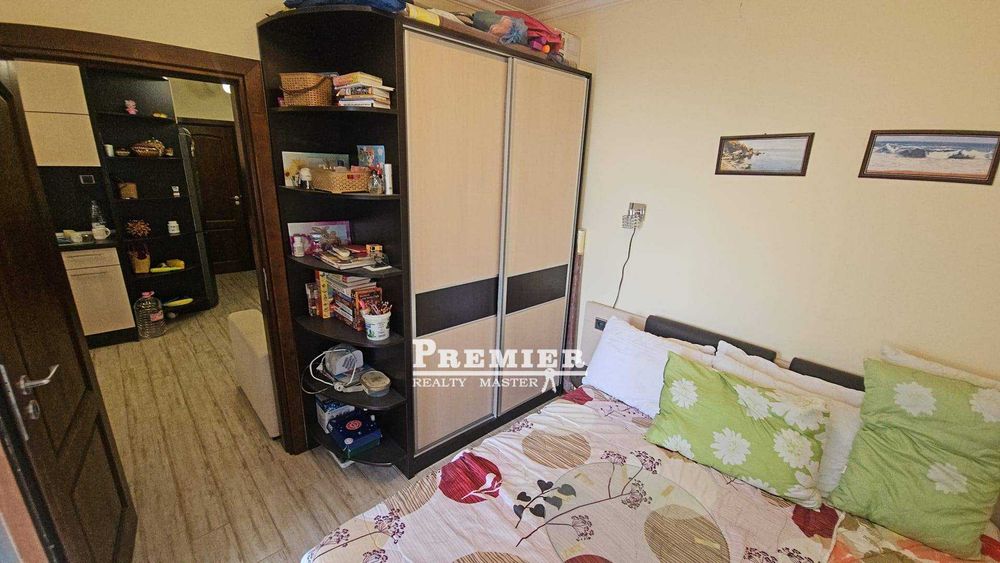 Продава се двустаен апартамент на първа линия в Свети Влас