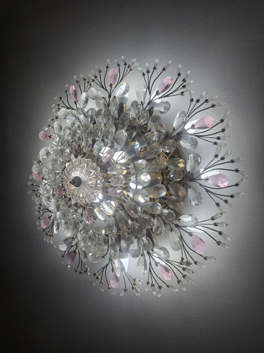 Продам большую люстру