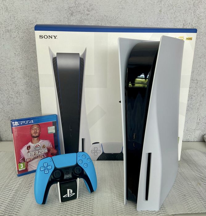 Конзола PlayStation 5 Disc Edition + FIFA 20