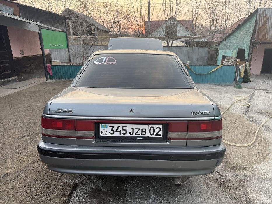 Продаю машину Mazda 626