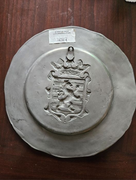 Голяма Старинна Релефна Люксембург Чиния 92% Етан с Маркировка