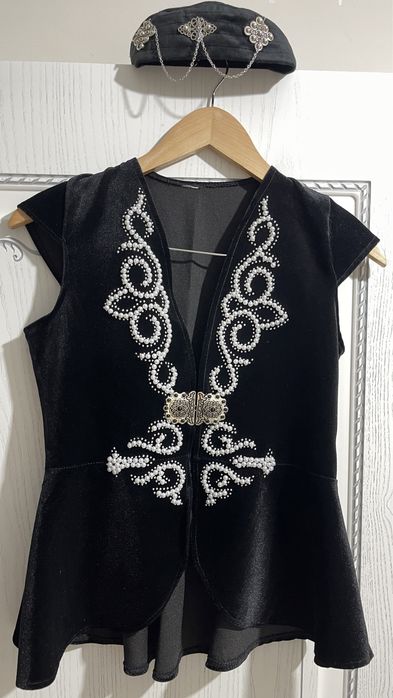 Казахский жикет и такия