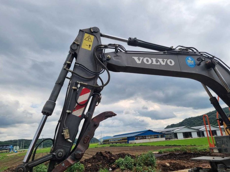 Экскаватор сотилади Volvo EW140E 2016