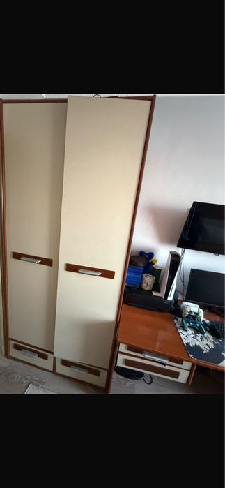 Продам шкаф и стол за 23.000тг