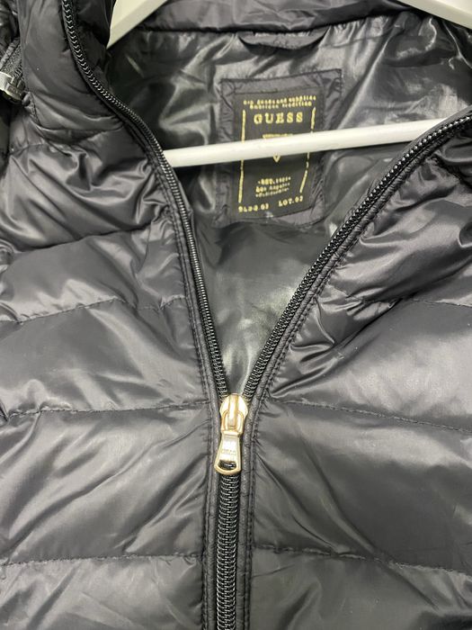 Зимно дълго яке на Guess