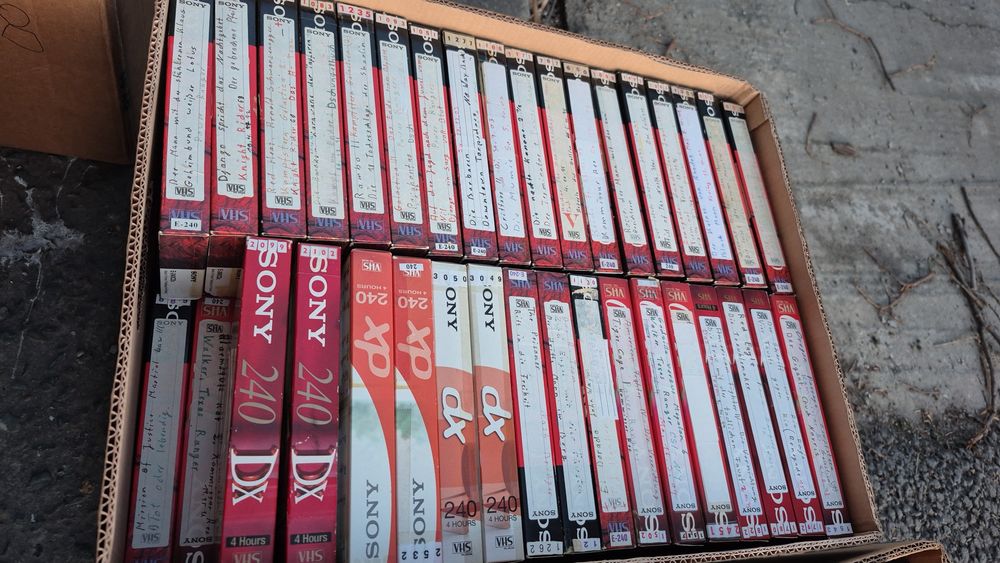 Vând 80 casete video VHS originale Sony de 240 min. colectie de filme