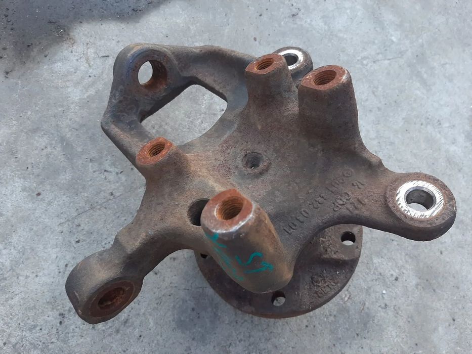 fuzeta stanga  fata mercedes sprinter 2.2 cdi 2002  9013320301