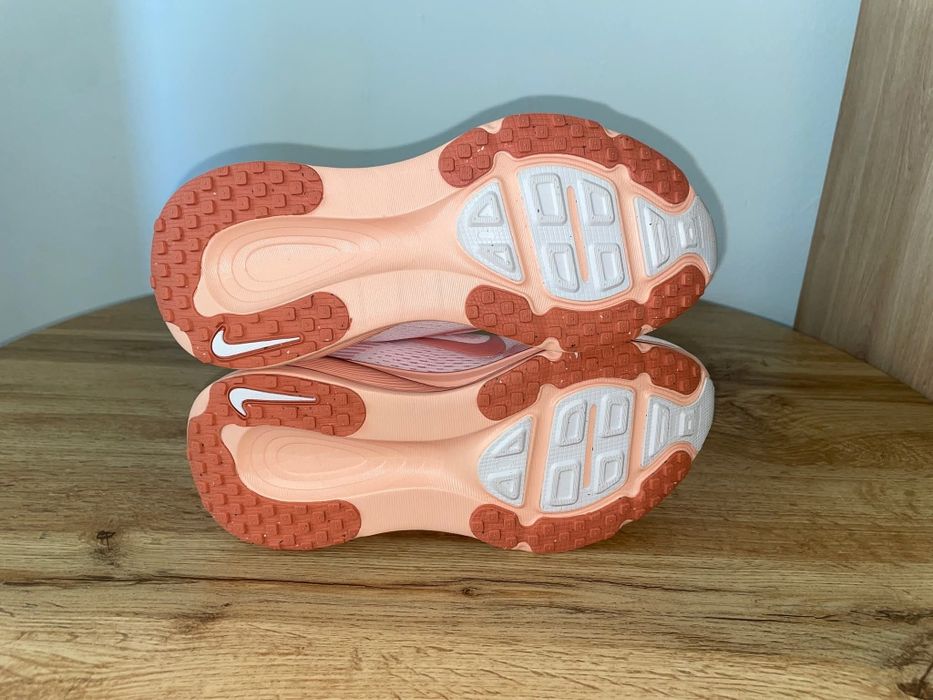 Asidasi dama NIKE Vomero 18 nr 36,5