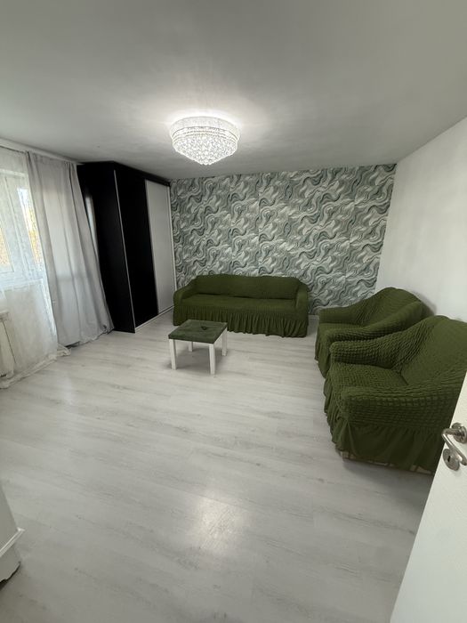 Inchiriez garsoniera park lake