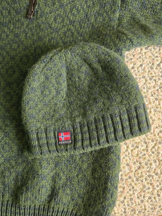 Вълнен пуловер DIVOLT