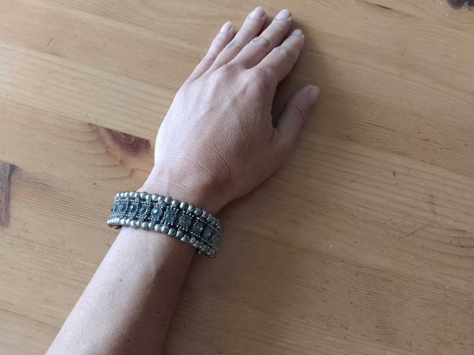 Елегантна дамска гривна