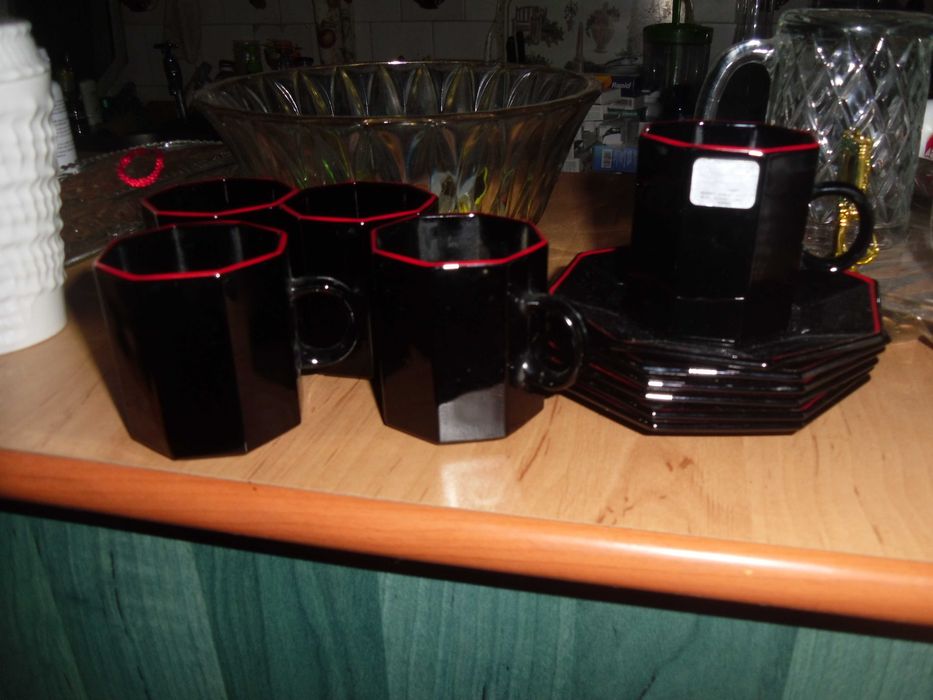 cesti cu farfurie ,sticla neagra ,micute