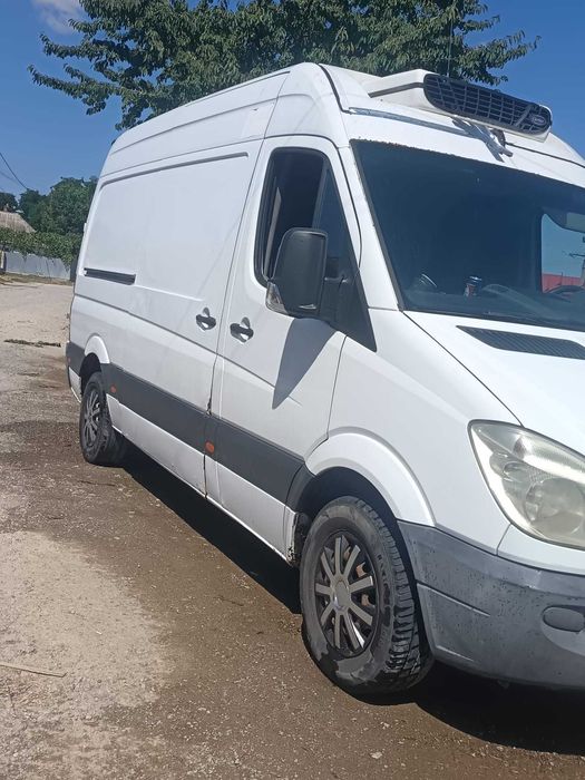 Vând Mercedes-Benz Sprinter
