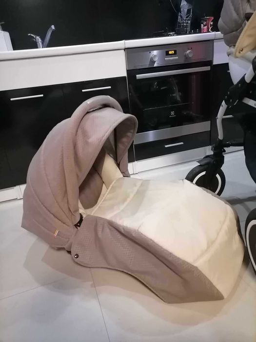 Бебешка количка.