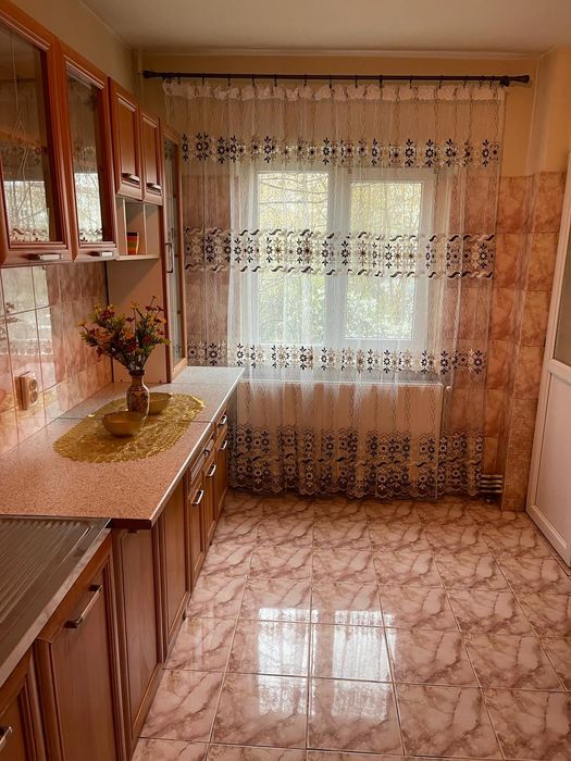 Închiriez apartament 3 camere