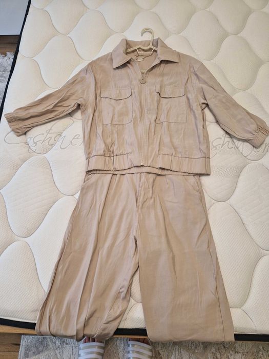 Костюм бежов размер L