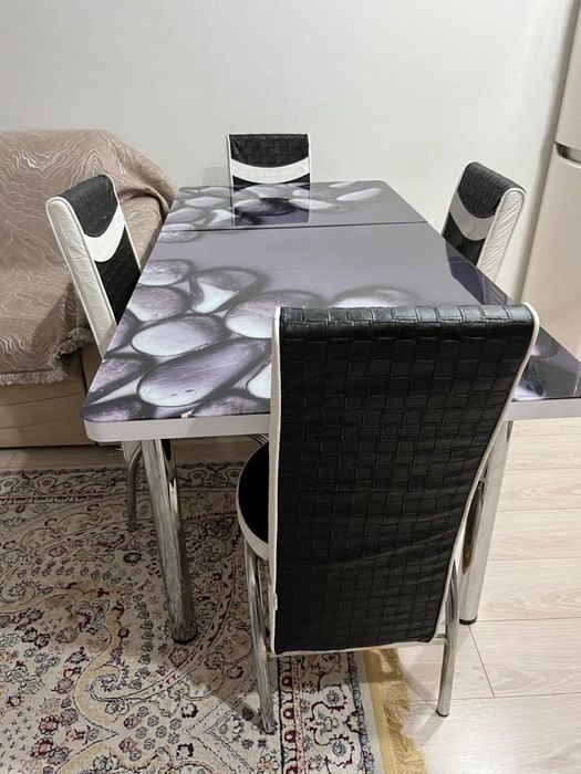 Продам обеденный стол со стульями