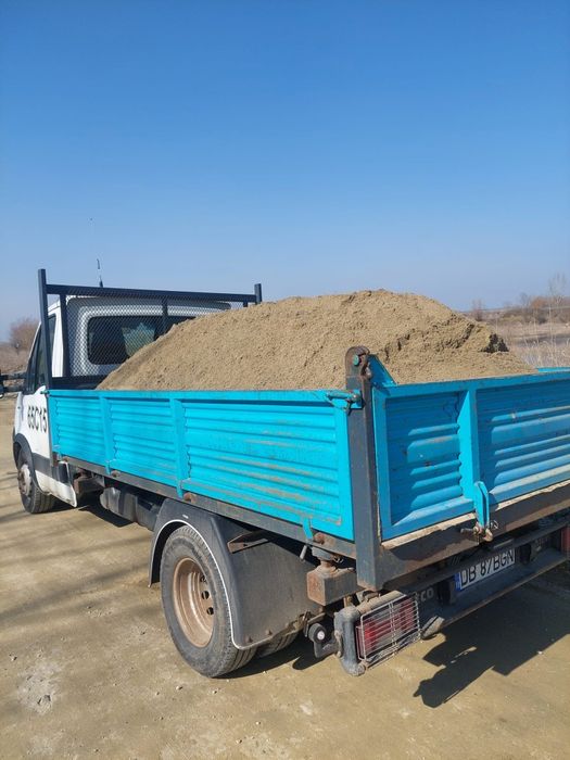Buldoexcavator,camioneta basculabila,,nisip,pietris,pamant,moluz