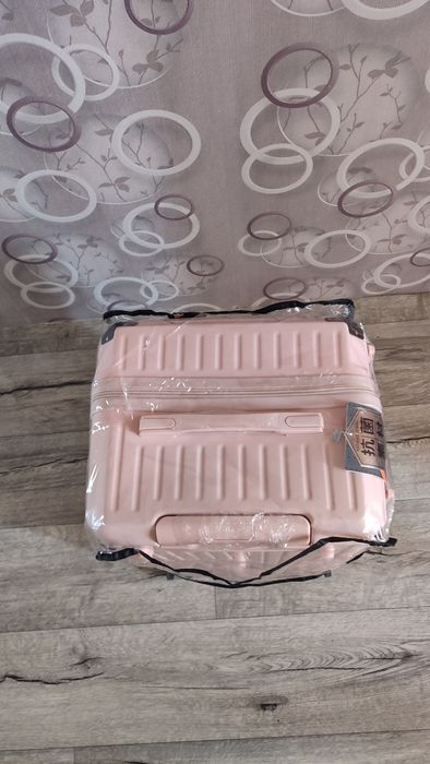 Чемодан дорожный