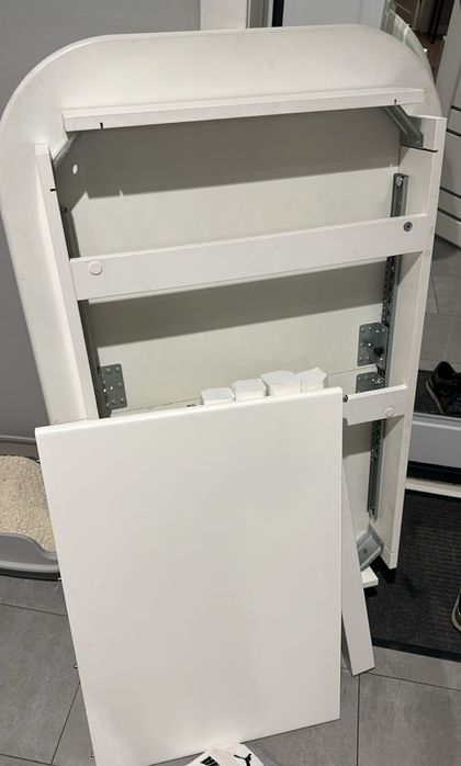 Продам стол белый