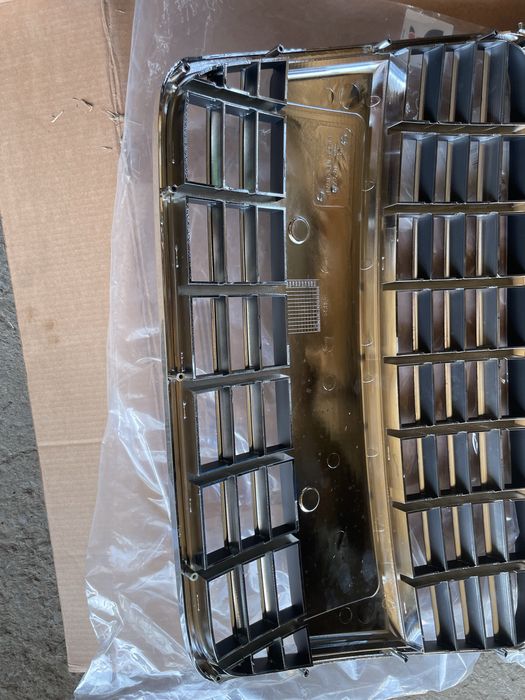 Чисто нова Тунинг решетка за Audi A4 B7 2004- 2008