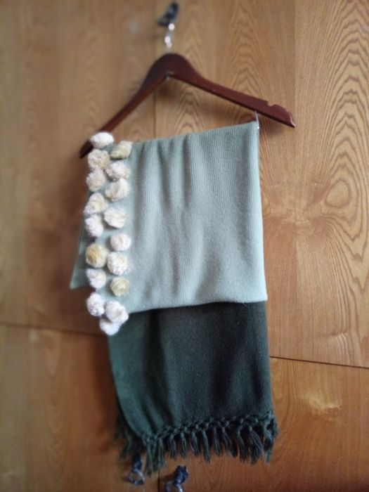 Палантин с бубонами. Шерсть