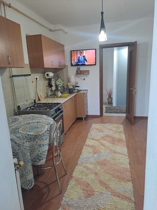 Inchiriez apartament